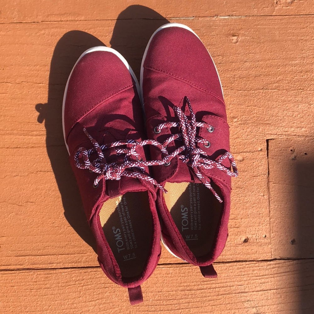 Toms sneakers size 7.5